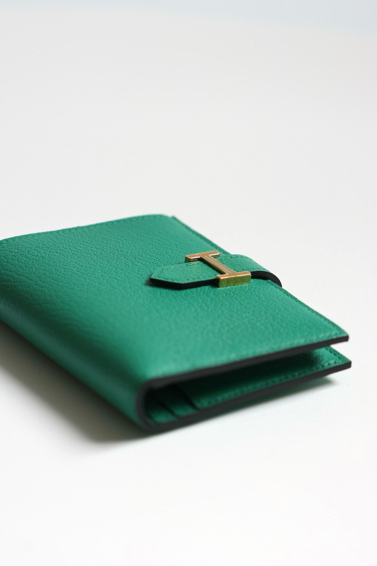 Hermes Bearn Compact Handmade Wallet in Vert Jade Chevre Mysore Goatskin - Image 4