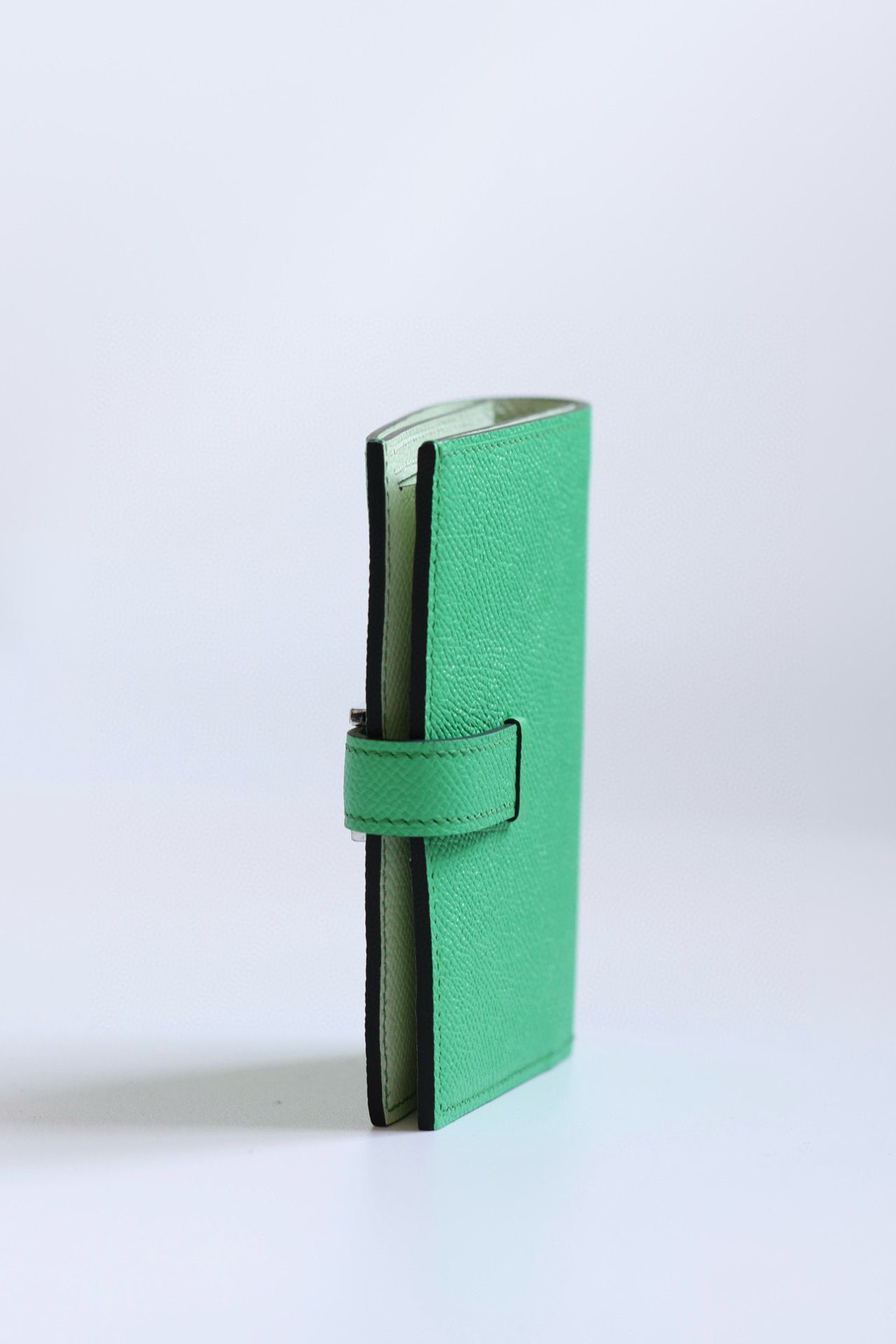 Hermes Bearn Compact Verso Handmade Wallet in Vert Comics Epsom Calfskin - Image 3