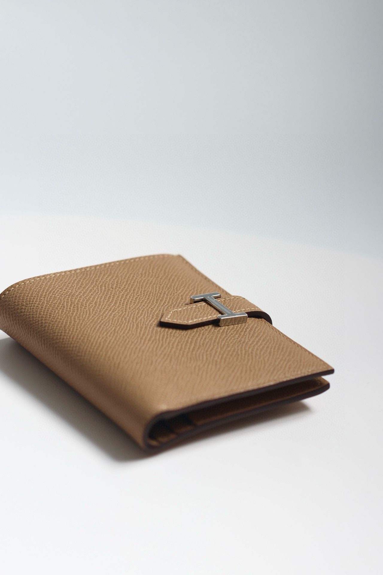 Hermes Bearn Compact Handmade Wallet in Chai Epsom Calfskin - Image 6