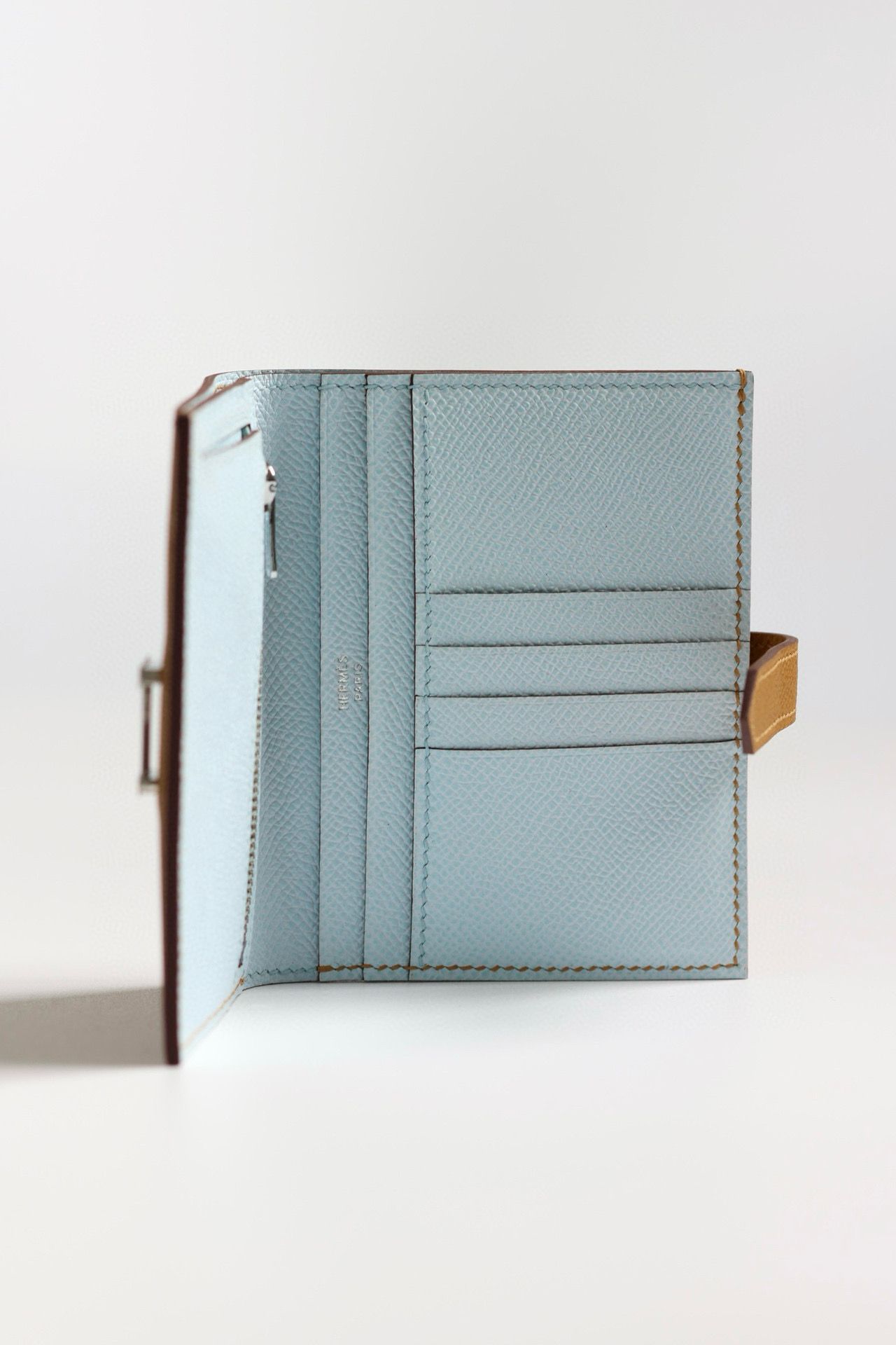 Hermes Bearn Compact Verso Handmade Wallet in Sesame Epsom Calfskin - Image 6