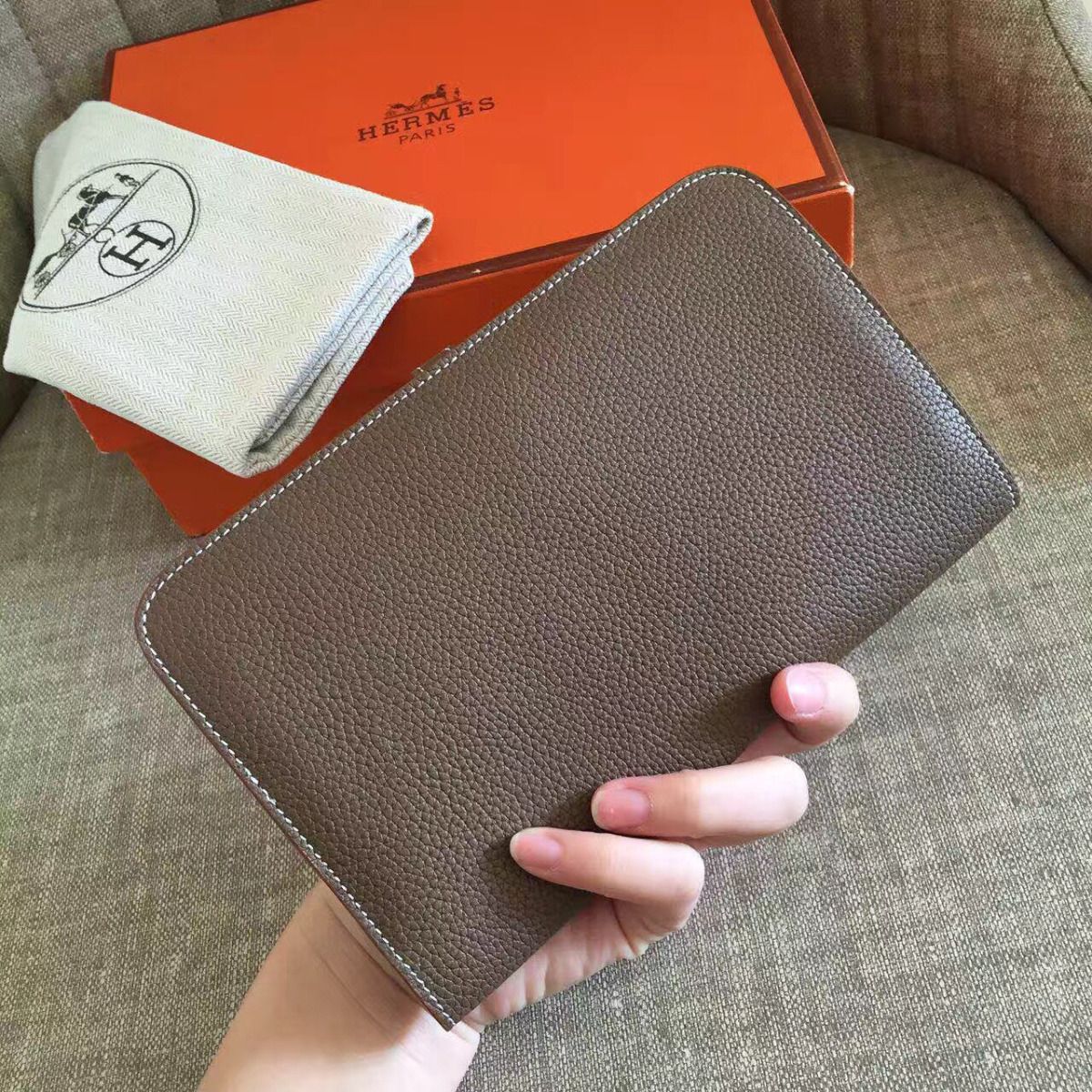 Hermes Dogon Duo Wallet In Taupe Clemence Leather - Image 3