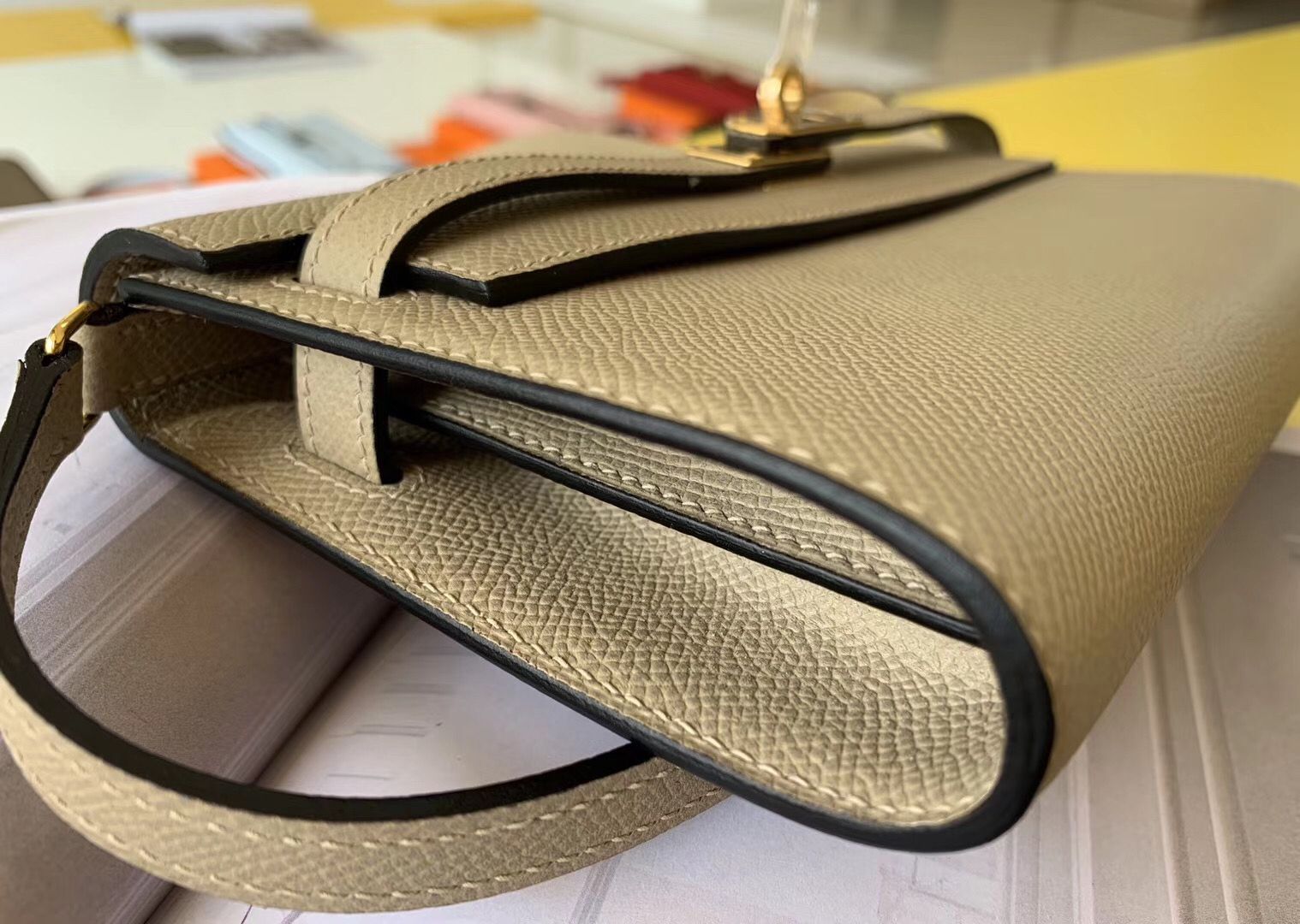 Hermes Kelly Classique To Go Wallet In Tourterelle Epsom Calfskin - Image 4