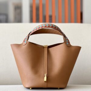 Picotin Lock 22 Epsom Gold(37) Gold Hardware